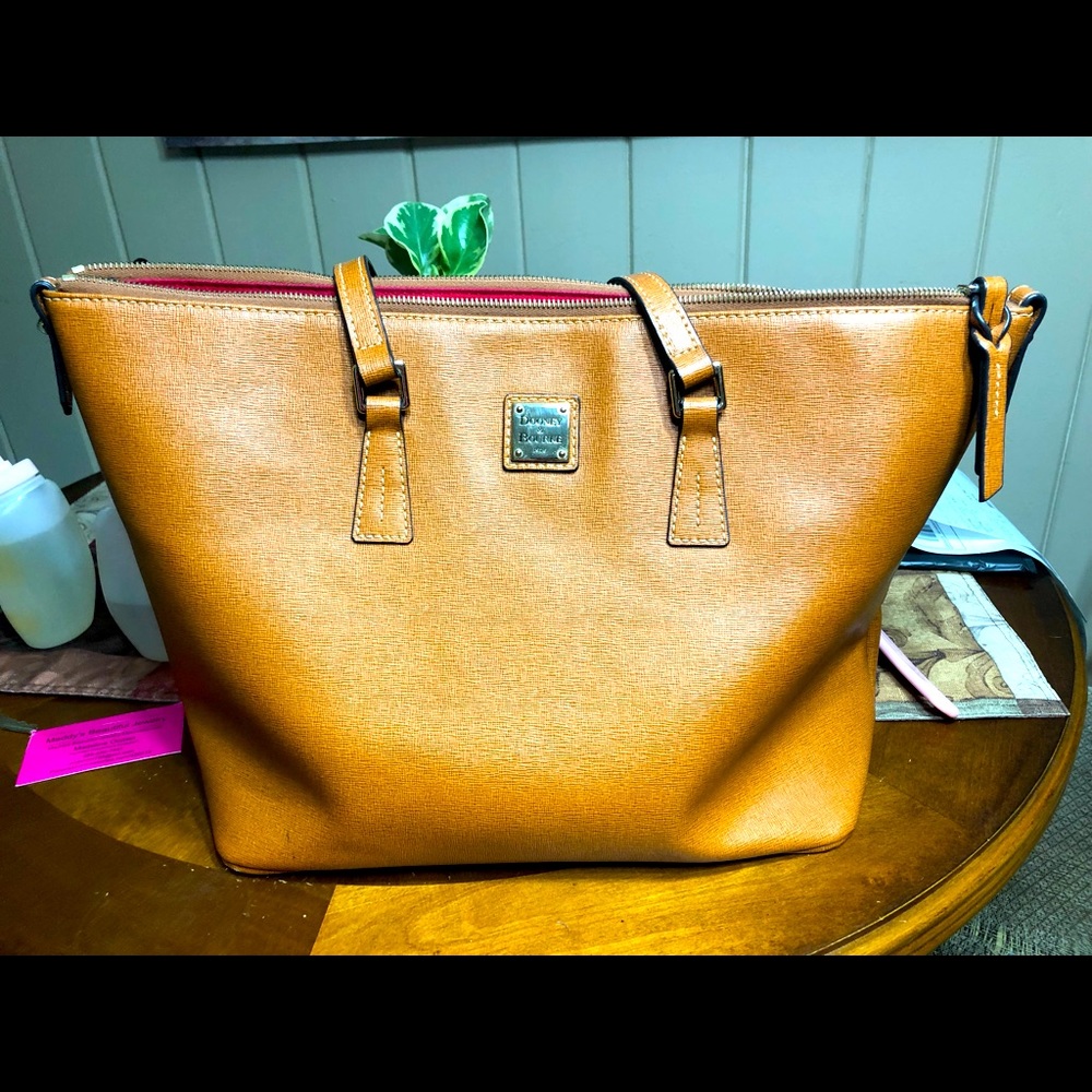 Dooney & Bourke tote purse